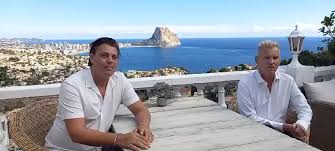 Wil je ons Aadje vd Ende en Richard van der Pluijm van DAAR GAAN ZE WEER een keer in het echt ontmoeten? Doe mee met onze Winactie‼️ Je kunt nog mee doen