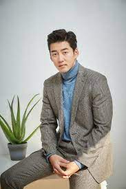 배우 윤계상이 결혼을 전제로 열애 중이다. Egobdjfrpgylum