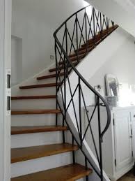 Treppe Mit Schwarzem Eisengelander Eisengelander Treppe Haus Treppe Weiss