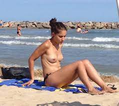 セニョリータが集うスペインヌーディストビーチのエロ画像 - 性癖エロ画像 センギリ