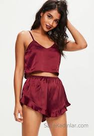 Saten Sortlu Takim Bordo Askili V Yakali Firfirli Gobek Acik Pijama Moda Stilleri Kadin Ic Giyim