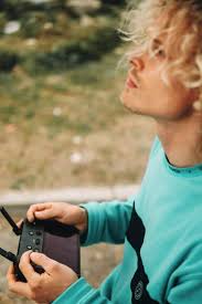 Interview with a drone pilot: He brings the drone images to the livestream 