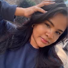 Los queloides en las orejas de Taylore le hacen tener aspecto de elfo.  ¿Podrá la doctora Lee devolver sus orejas a la normalidad para que la joven  pueda cumplir su sueño de