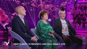 Orietta Berti: "Vi presento i miei figli Omar e Otis" - Verissimo Video |  Mediaset Infinity