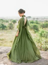 This Stunning Anniversary Session Featuring A Breathtaking Olive Green Gown From Elie Saab Has Totally Made Our Day Green Wedding Dresses Pretty Dresses Green Gown
