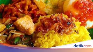 Resep ikan kuah kuning yang berasal dari daerah maluku ini cukup khas dan sangat menggugah selera. Masak Apa Hari Ini Nasi Kuning Dan Bola Bola Udang Yang Gurih Enak