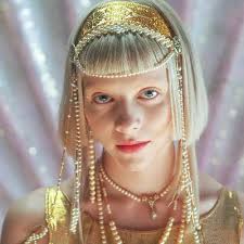 I was listening to the ocean i saw a face in the sun but when i picked it up, that it vanished away from my hand, daaaa i had a dream when i was 7 claiming my way in the dream i saw piece of heaven waiting unpatient for me, daaaa and i. Aurora Discography Discogs