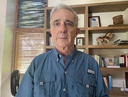 This past sunday, supporters of former colombian president alvaro uribe took to the streets to protest his ongoing court case in front of the country's supreme court. Alvaro Uribe Velez Fiscalia Pide Precluir Proceso Contra El Expresidente De Colombia Economia Portafolio
