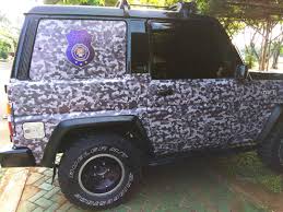 Akan semakin efektif kalau mobil itu setiap hari digunakan berkeliling, misalnya stiker di ditempel mobil yang pemiliknya seorang sopir taksi . Pembuatan Branding Di Mobil Berjalan Konvergensi Majalah Matra