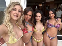 Eva | A small collab happened : rEvaElfie