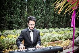 List of notable or famous comedians from the united kingdom, with bios and photos, including the top comedians born in the united kingdom and even some popular comedians who immigrated to the united kingdom. Best Pianist In Los Angeles Chicago Usa Steven Solomon