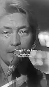 Een van de mannen naast de toeschouwer had een telefoon in de aanslag om de  actie te filmen. Mathieu van der Poel was bezig aan een ijzersterke solo  toen het gebeurde. De