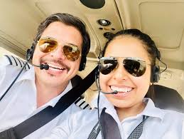 Piloto Privado Arianna Guadamuz en entrenamiento para Piloto Comercial e  IFR! A su lado su Instructor Capt. Josué Solano. ¡Muchos éxitos Arianna!
