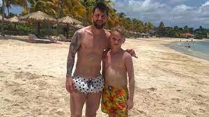 Born 24 june 1987) is an argentine professional footballer who plays as a forward and captains both spanish club barcelona. Englischer Junge Kickte Mit Lionel Messi Am Strand Es War Unglaublich Goal Com