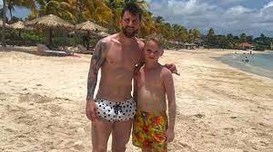 Sports cars to match a sportsman. Englischer Junge Kickte Mit Lionel Messi Am Strand Es War Unglaublich Goal Com