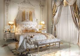 Chic Outsized Luxurious Bedroom Ideas Matching The Classic Glamour House Design Gold Bedroom Decor Gold Bedroom Luxurious Bedrooms