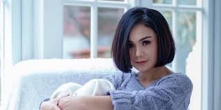 Listen to yuni shara | soundcloud is an audio platform that lets you listen to what you love and share the sounds you stream tracks and playlists from yuni shara on your desktop or mobile device. Yuni Shara Diserbu Haters Dan Alami Body Shaming Bernada Kasar Reaksinya Bikin Heboh Kapanlagi Com
