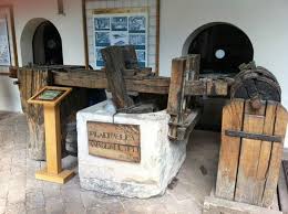 Davanti al museo della carta e della filigrana di fabriano c'è un parco bellissimo, con diverse aree giochi per i bambini che in una bella giornata di sole fa venir voglia di fermarsi lì e. Fabriano Museo Della Carta Foto Di Museo Della Carta E Della Filigrana Fabriano Tripadvisor