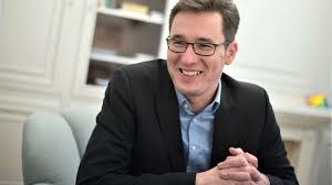 Karácsony gergely ingyenes tömegközlekedést ígér a fiataloknak. Karacsony Gergely Is Orszagjarasra Indult Jovo Tv