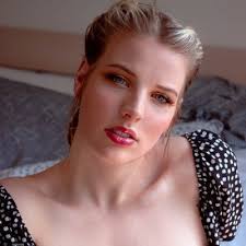 Amy Mars (@AmyyMarss)