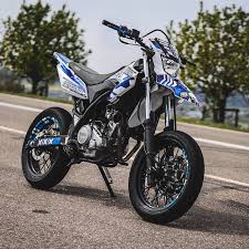 Suspensi standar depan dan belakang masih dipertahankan karena menurut topo goedhel atmojo dari tc si pemilik motor enggak pede sama shockbreaker limbah. Yamaha Wr155x Inspirasi Modifikasi Wr155 Bergaya Supermoto Warungasep