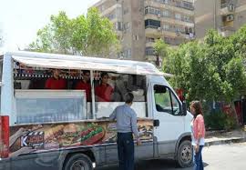 كلاكيت مطعم متنقل مصري ينتظر جرة قلم مصراوى