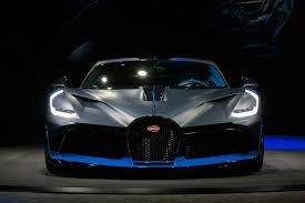 Bugatti Divo Looks Spectacular Under Any Light Check It Out In 92 Images From Paris Carscoops In 2020 Bugatti Paris Spectacular