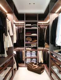 أبعاد خزانة الملابس (47 صور): مثالية لغرفة ضيقة ونظام خزانة كبيرة ، أحجام  الجرف القياسية