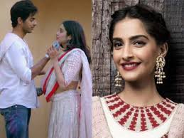 Ishaan khatter and janhvi kapoor get goofy! Sonam Kapoor Has The Sweetest Reaction To Janhvi Kapoor S Dhadak Title Song