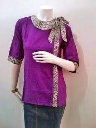 Motif daun pada batik tersebut terlihat sangat sederhana dan elegan. Model Blouse Batik Kerja Pita Samping Model Baju Wanita Desain Kurta Desain Blus