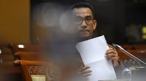 Constitutional lawyer lecturer tidak ikut perkubuan politik instagram: Profil Refly Harun Pakar Hukum Tata Negar Kumparan Com