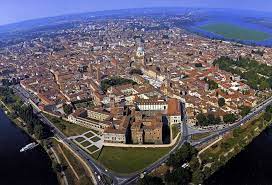 Mantua ist mit seiner kunst und geschichte eine der faszinierendsten städte norditaliens. Mantua In Italien Glanzt Mit Riesigen Palasten Reise Badische Zeitung