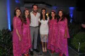 Özge özpirinçci vücudunda taşıdığı eski aşkı engin altan düzyatan'ın 'diş izi' dövmesini kuş tüyüyle kapattı. Ozge Ozpirincci Sinirden Agladi