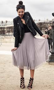 Plisseerock Kombinieren 40 Modische Ideen Und Inspirationen Midi Skirt Outfit Ideen Inspirationen Kombinieren In 2020 Fashion Pleated Midi Skirt Pleated Skirt Outfit