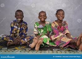 Tres Magníficos Escolares Africanos Negros Sentados Adentro Imagen de  archivo - Imagen de colegial, foto: 172696933