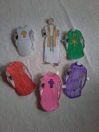 Jego ornat ma kolor czerwony, który jest znakiem godności królewskiej. Rok Liturgiczny Dominikanskie Duszpasterstwo Rodzin Blogoslawionego Czeslawa