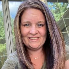 Lindsey Holtz (@lnholtz86)