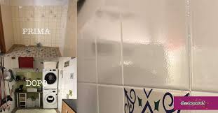 La vernice per le piastrelle del bagno deve possedere caratteristiche ben precise infatti, deve essere resistente all'acqua, all'umidità, al calore, agli urti, ai graffi e ai lavaggi con prodotti chimici e detergenti sgrassanti. Verniciare Piastrelle Cosa Serve Come Farlo Risultato Con Foto Casa Dimmicosacerchi Pulizie Ordine E Consigli