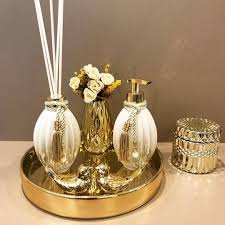 Kit Dourado Maravilhoso Kit Composto Por Bandeja Aromarizador Saboneteira Vasinho Casal D Enfeites Para Banheiro Decoracao Banheiro Pequeno Saboneteira
