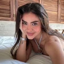 Mitzi Ruiz's Instagram, Twitter & Facebook