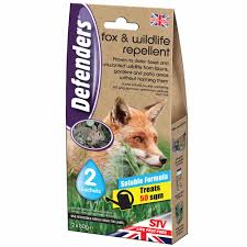 Mixing chilli pepper and garlic in boiling water and spraying the solution around your garden is the easiest way to deter foxes from entering your garden, as they will be offended by the smell. Defenders Fox Repeller Sachets 2 X 50g Wilko