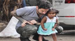 Sunny leone and husband daniel weber have adopted a baby girl, nisha, from latur in maharashtra. Sunny Leone S Daughter Nisha Kaur Weber Clicked For The First Time With Dad Daniel Filmymama Com