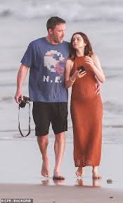Top 10 greatest ben affleck performances he writes, he directs, he acts, he leaps tall buildings in a single bound. Ben Affleck Es Visto Junto A Su Nueva Novia En Las Playas De Costa Rica