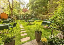 Wien Verstecktes Gartencafe Mitten In Der Grossstadt Mit Bildern Garten Wien Reisen