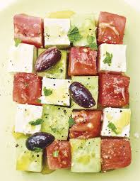 Salade Grecque En Cubes Pour 4 Personnes Recettes Elle A Table Recette En 2020 Salade Grecque Salade Recettes De Cuisine