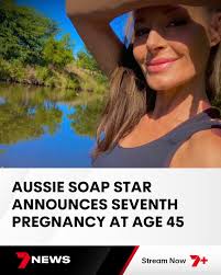 The actress already shares six children with her celebrity chef ex-husband.  📌 DETAILS: 7news.link/42efDLa