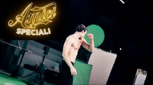 Il cantante in versione romantica su instagram con un mazzo di rose rosse: Amici Speciali Ballerino Fidanzato Con Un Cantante Lui Svela Ansioso Lanostratv