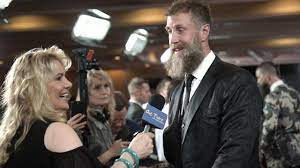 As host kenan thompson started the evening with a skit featuring the likes of gritty, john krasinski, jenna fischer and. 2019 Nhl Awards Red Carpet Nhl Com