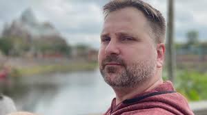 Lake Stevens family pleads for people to get vaccinated after father dies  from COVID-19