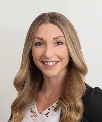 Ellen Janda's Instagram, Twitter & Facebook